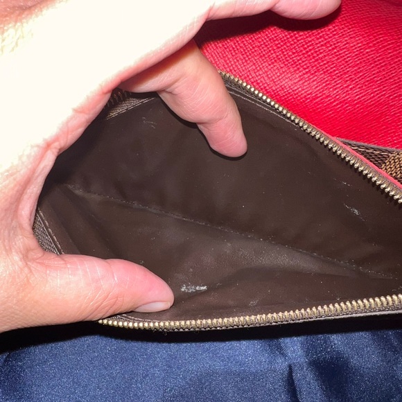 Authentic Louis Vuitton wallet - Picture 10 of 10